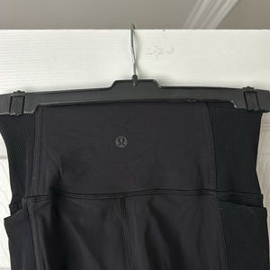 Black Lululemon Leggings 28” size 2